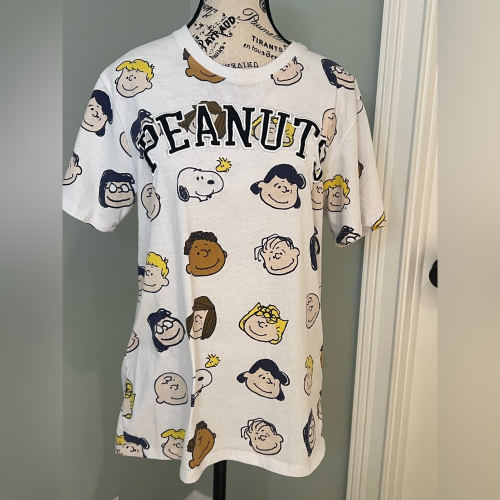 Peanuts Gang all-over print short-sleeve T-shirt | Size Small | Preowned - Picture 4 of 7
